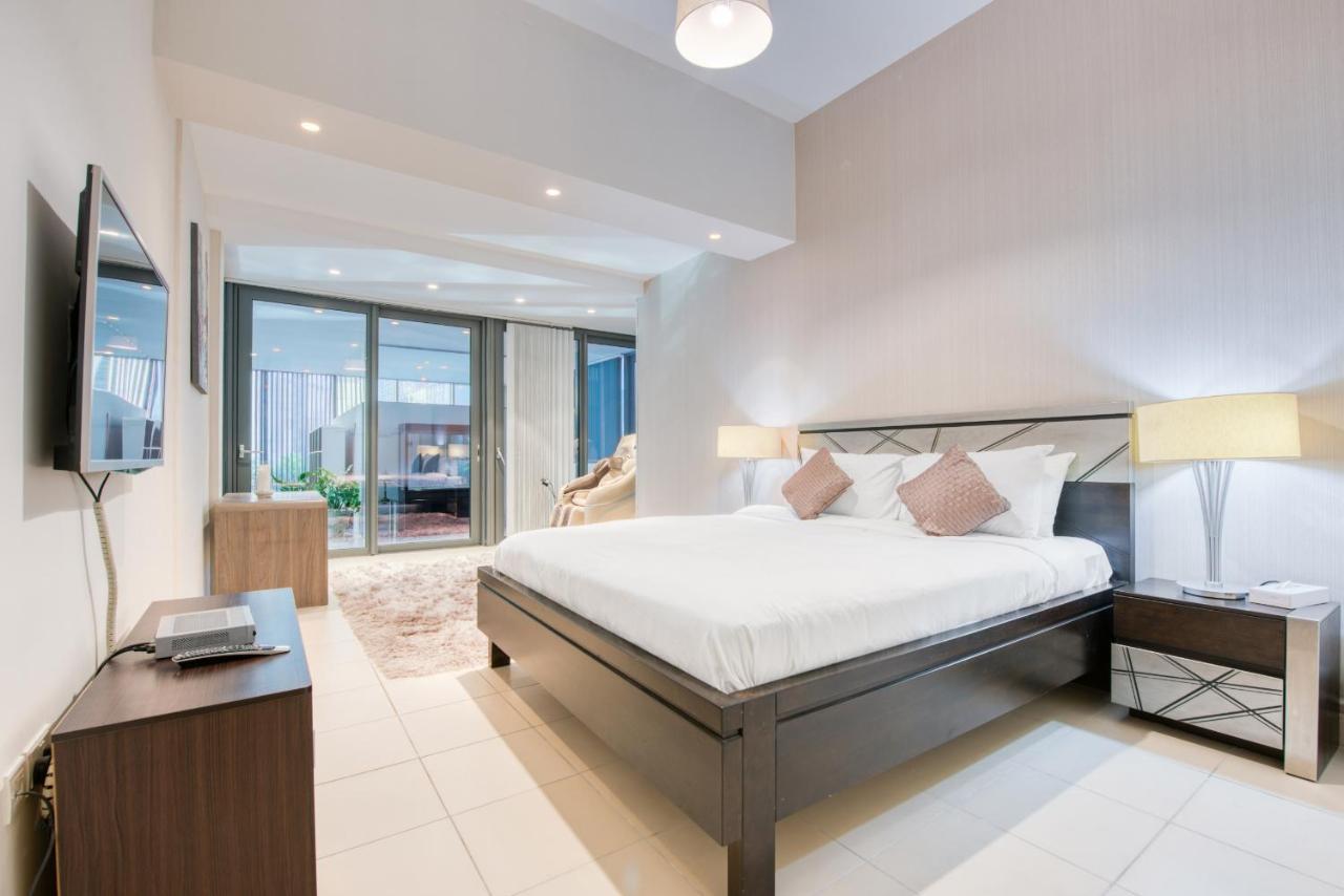 Maison Privee - Big, Bright, Luxury Marina Views Apt Next To Beach Dubai Esterno foto
