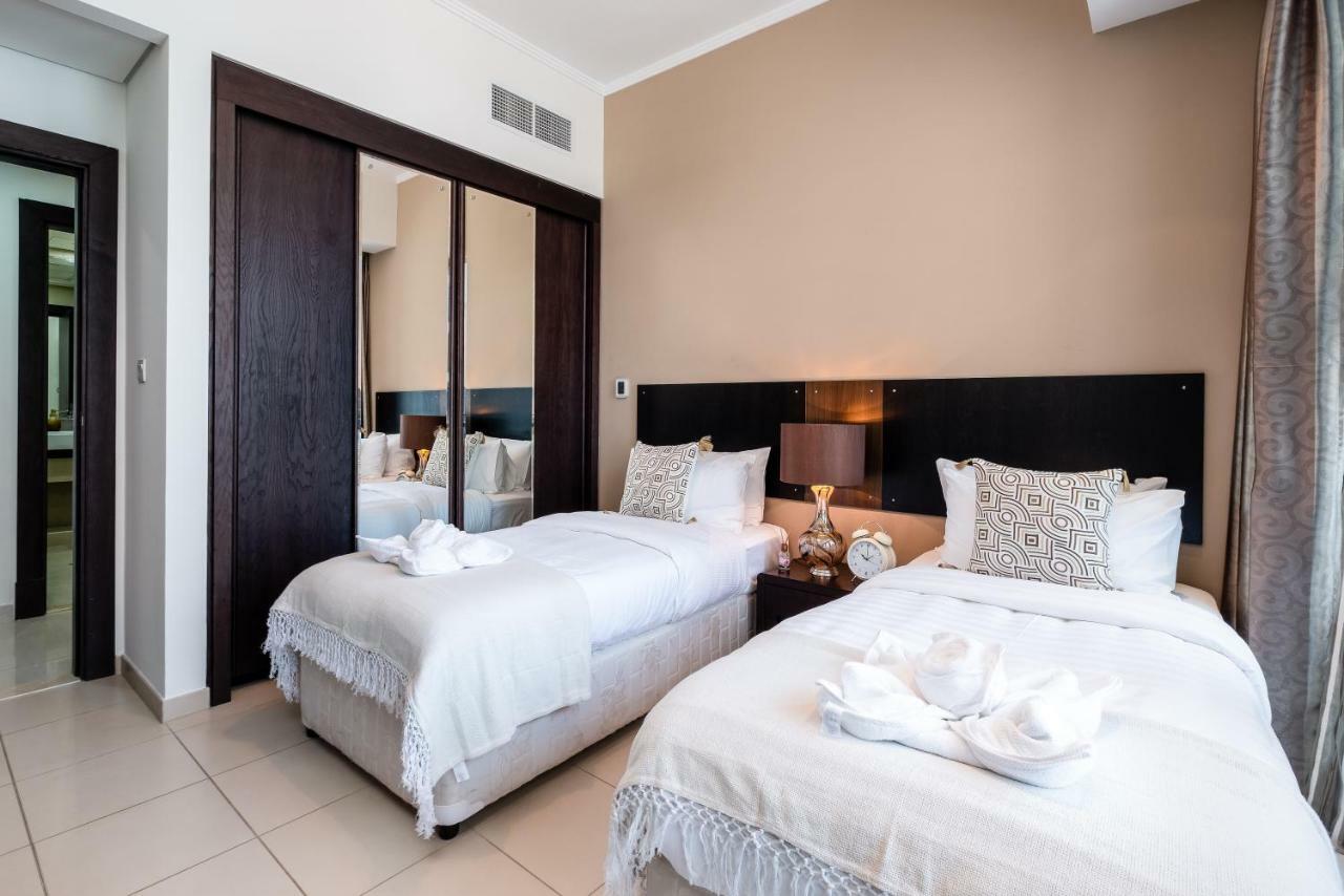 Maison Privee - Big, Bright, Luxury Marina Views Apt Next To Beach Dubai Esterno foto
