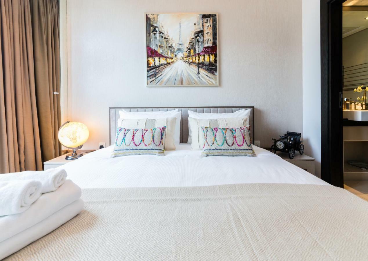 Maison Privee - Big, Bright, Luxury Marina Views Apt Next To Beach Dubai Esterno foto